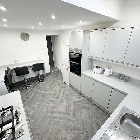 Contractors Dream, 4 Bedroom 2 Bathroom 利物浦 外观 照片