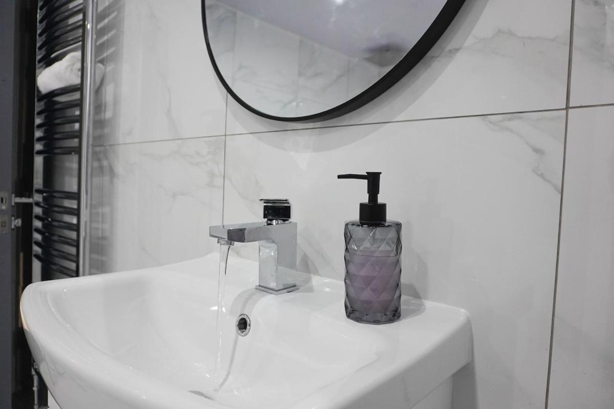Contractors Dream, 4 Bedroom 2 Bathroom 利物浦 外观 照片