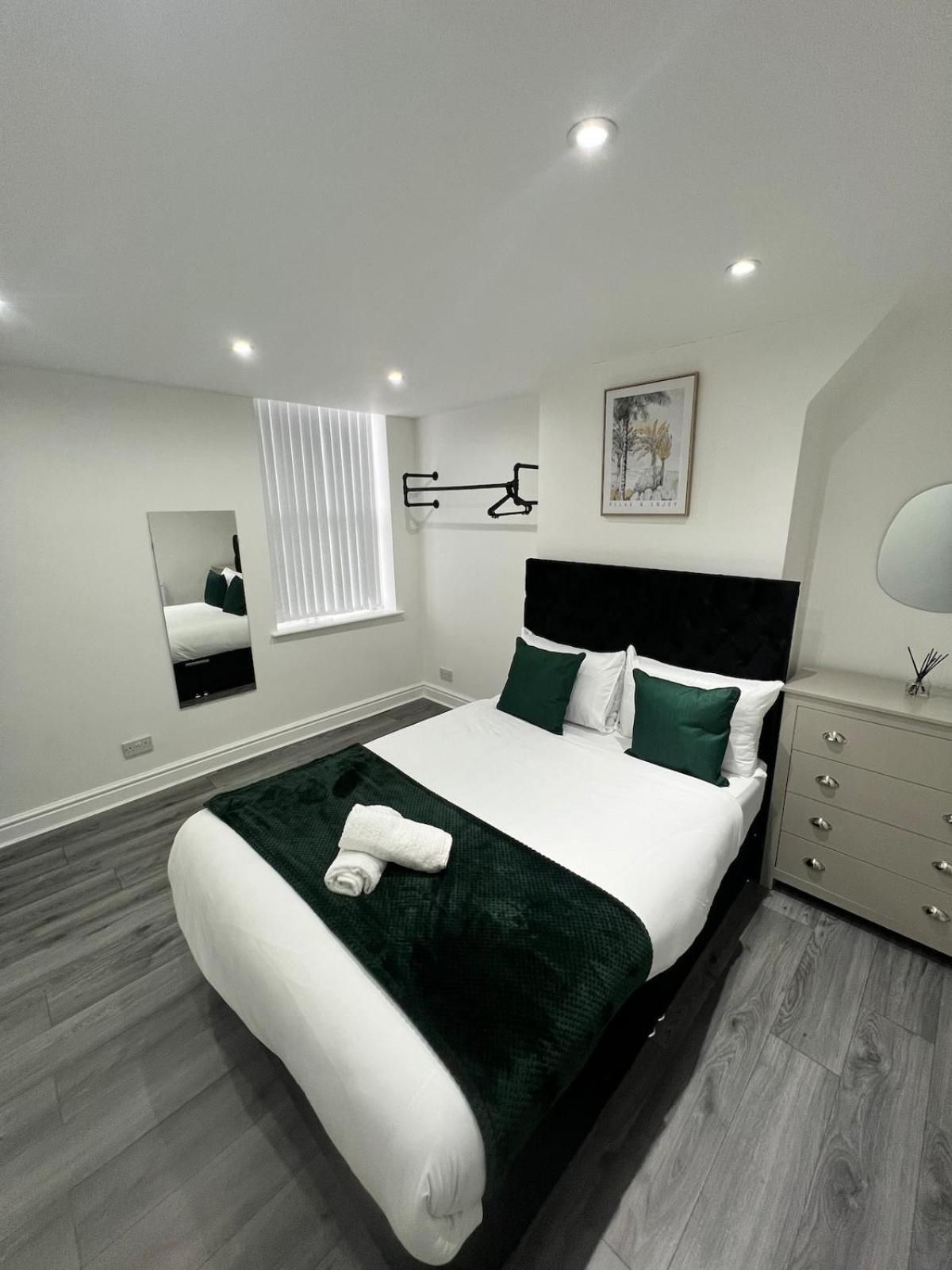Contractors Dream, 4 Bedroom 2 Bathroom 利物浦 外观 照片