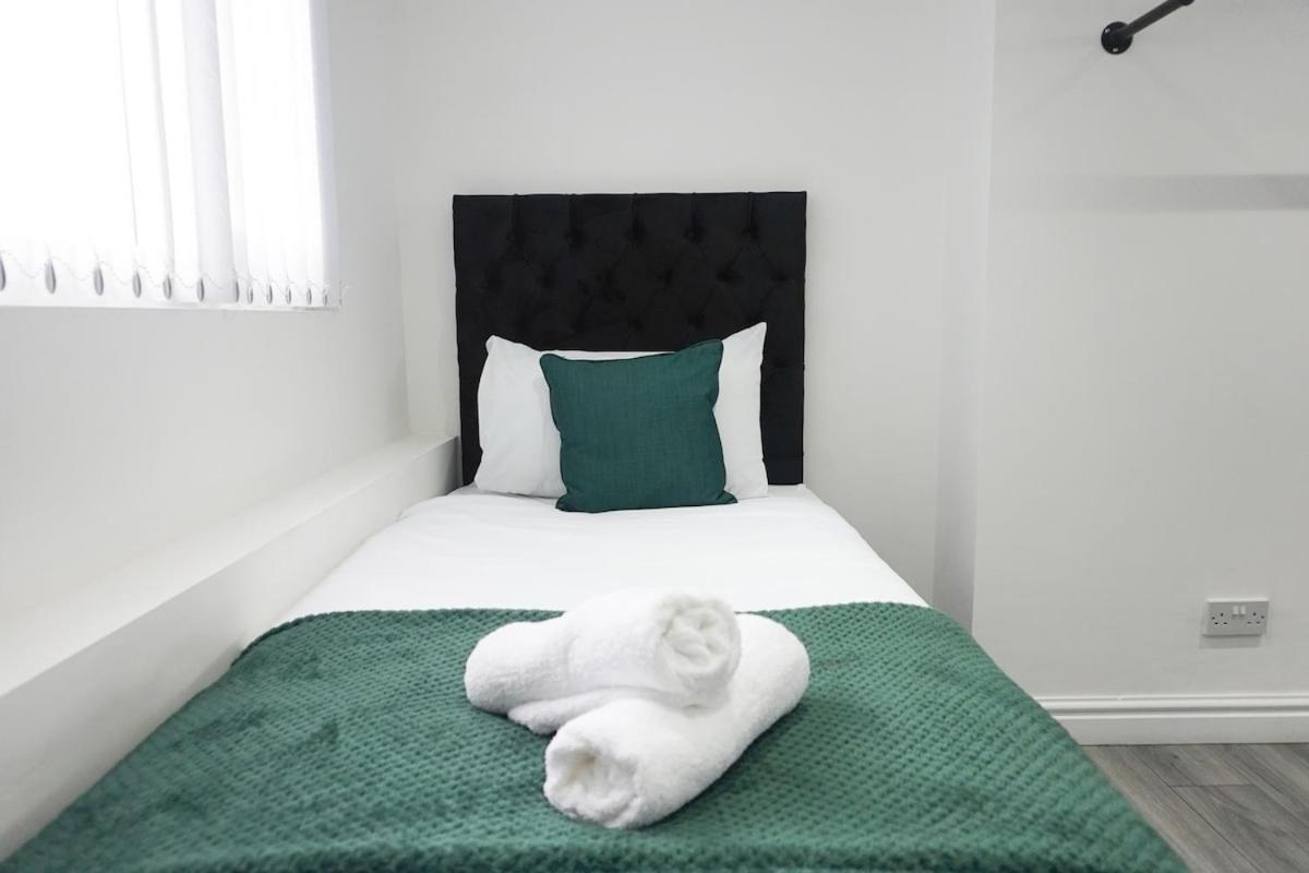 Contractors Dream, 4 Bedroom 2 Bathroom 利物浦 外观 照片