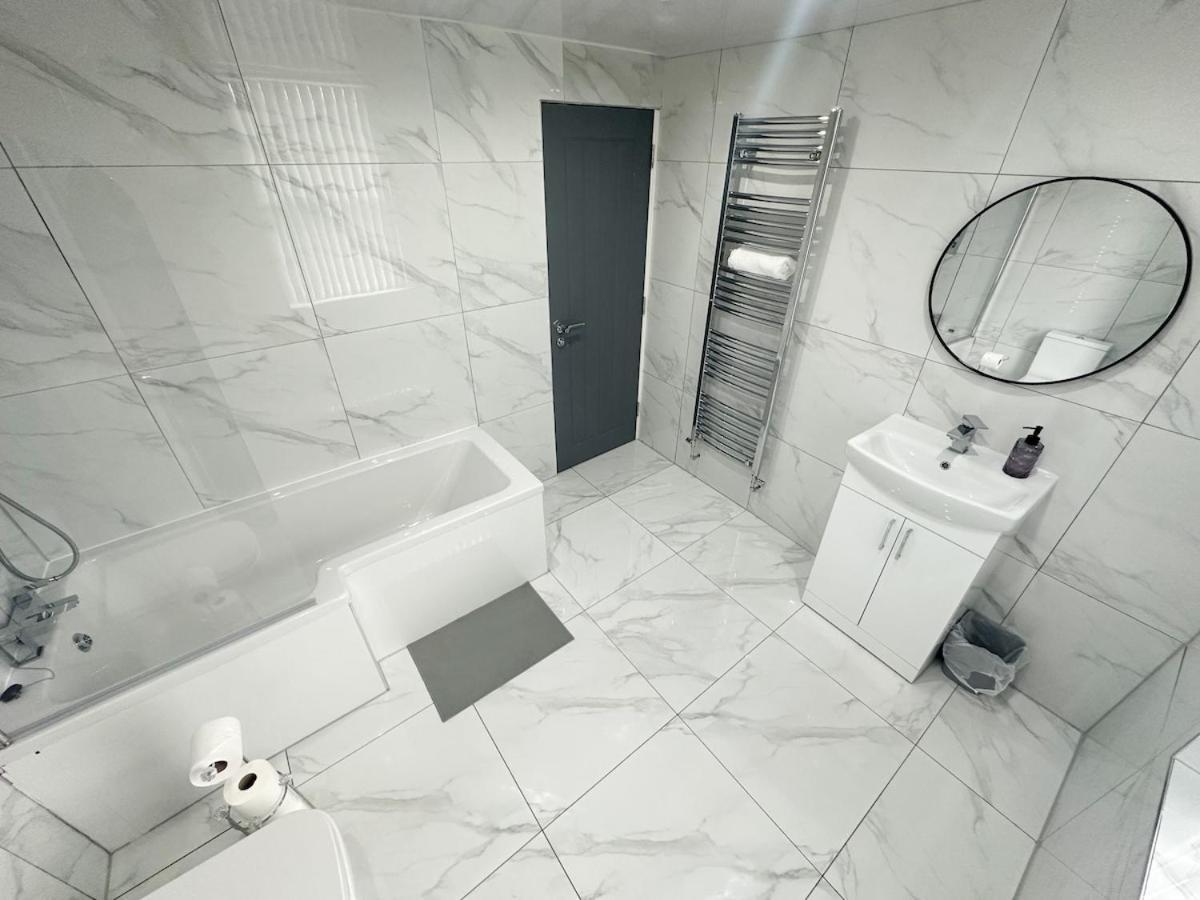 Contractors Dream, 4 Bedroom 2 Bathroom 利物浦 外观 照片