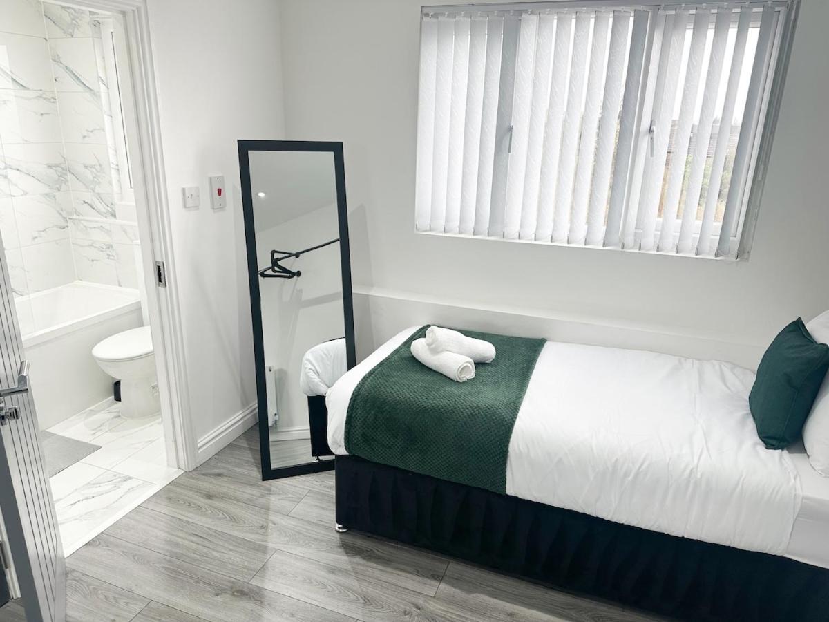 Contractors Dream, 4 Bedroom 2 Bathroom 利物浦 外观 照片