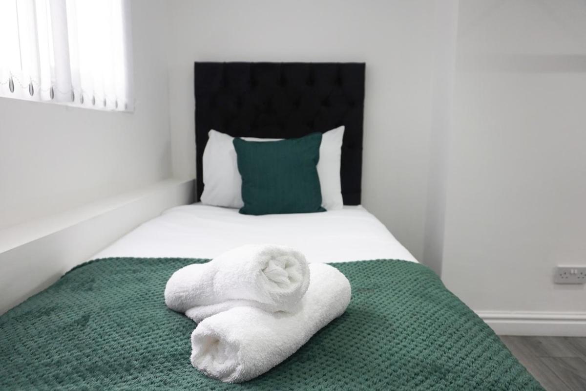 Contractors Dream, 4 Bedroom 2 Bathroom 利物浦 外观 照片