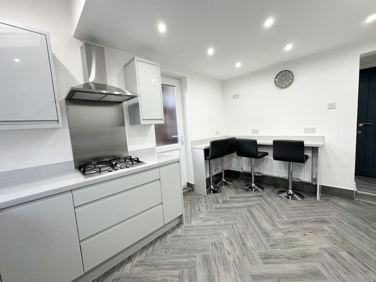 Contractors Dream, 4 Bedroom 2 Bathroom 利物浦 外观 照片