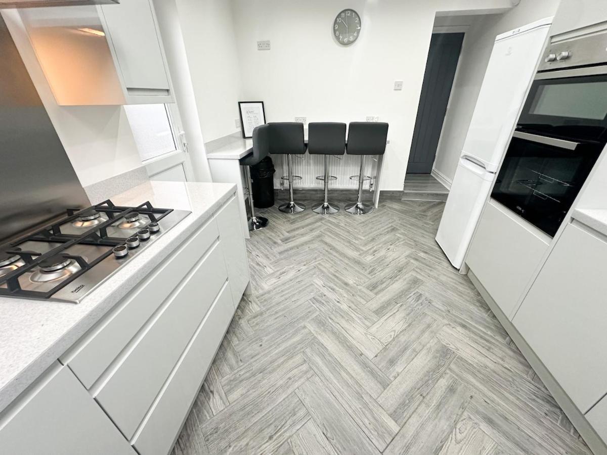 Contractors Dream, 4 Bedroom 2 Bathroom 利物浦 外观 照片
