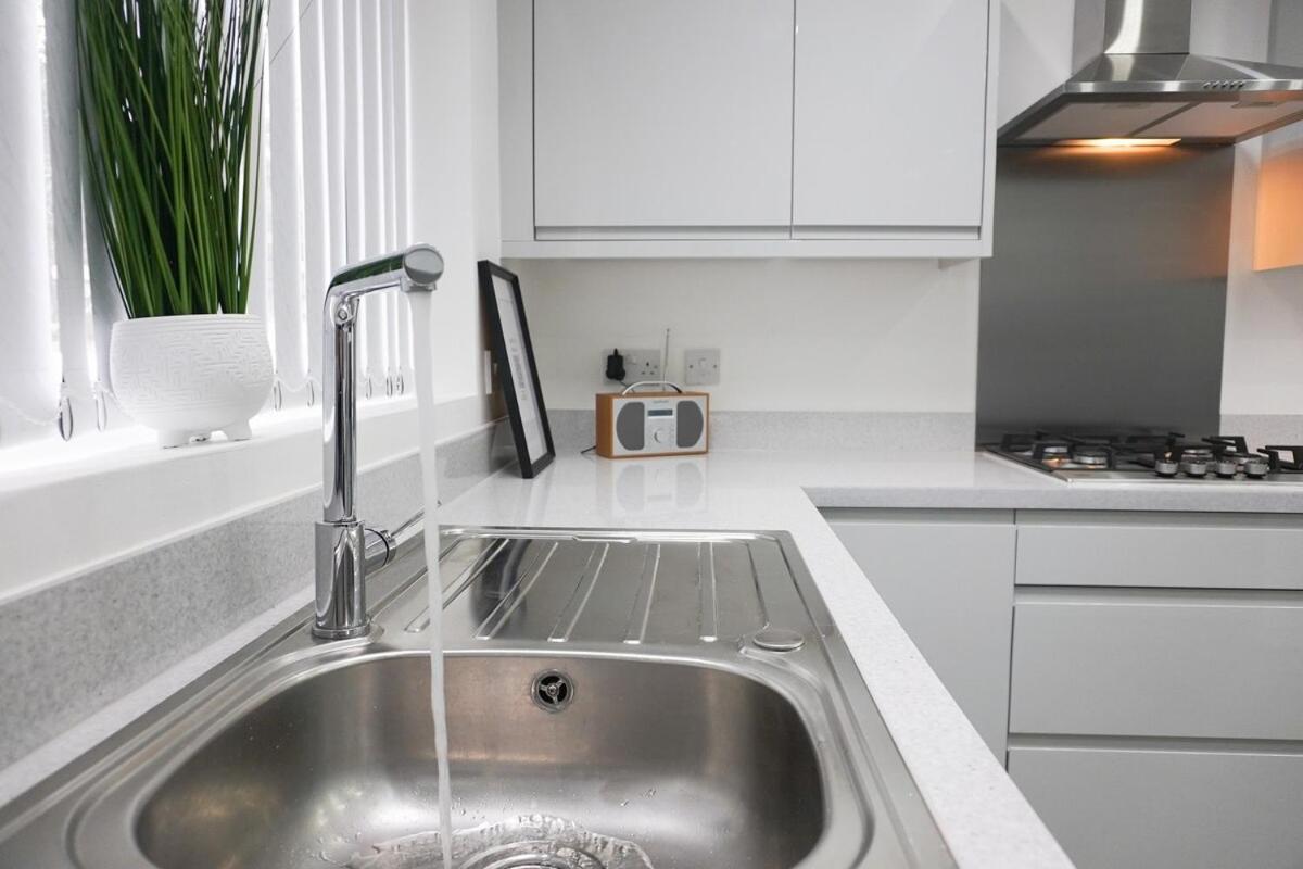 Contractors Dream, 4 Bedroom 2 Bathroom 利物浦 外观 照片