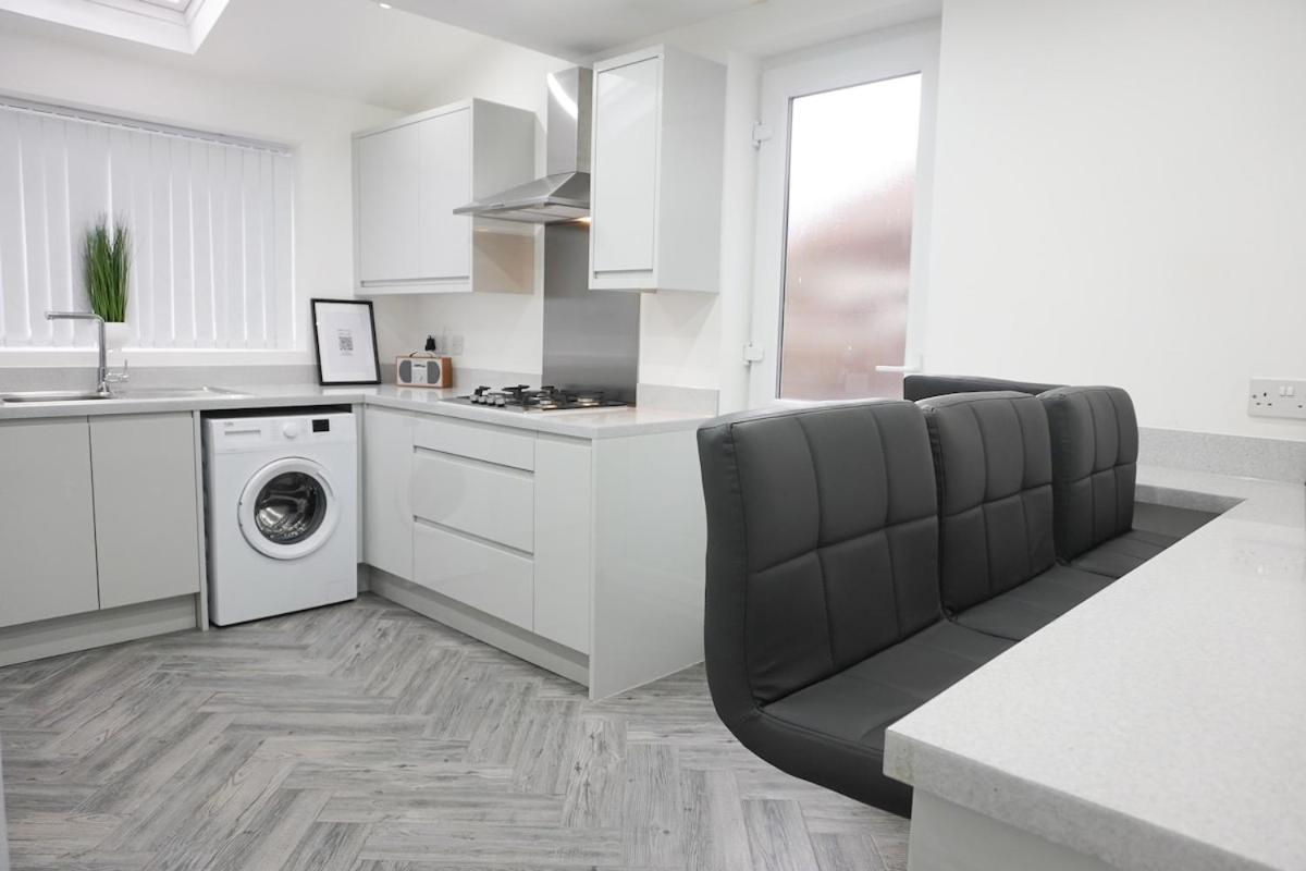 Contractors Dream, 4 Bedroom 2 Bathroom 利物浦 外观 照片