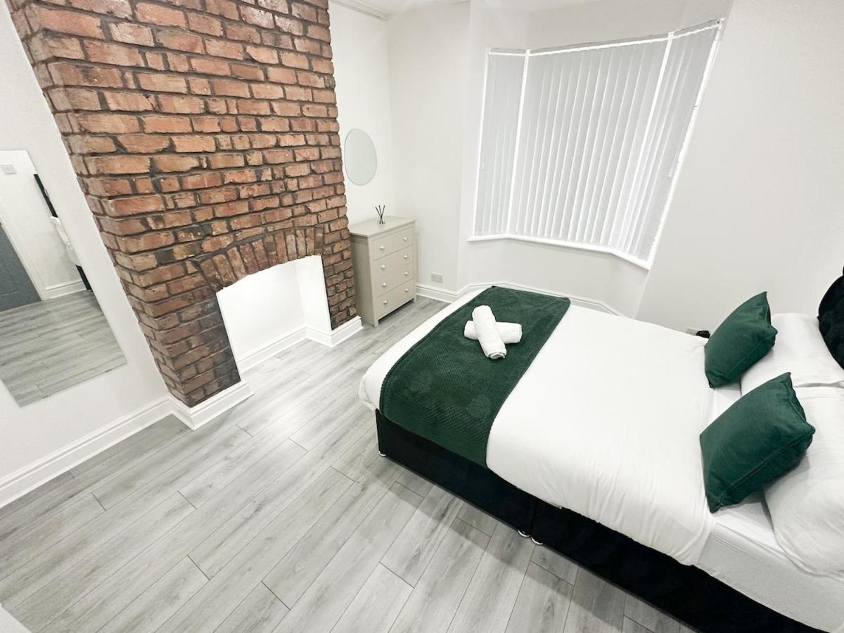 Contractors Dream, 4 Bedroom 2 Bathroom 利物浦 外观 照片