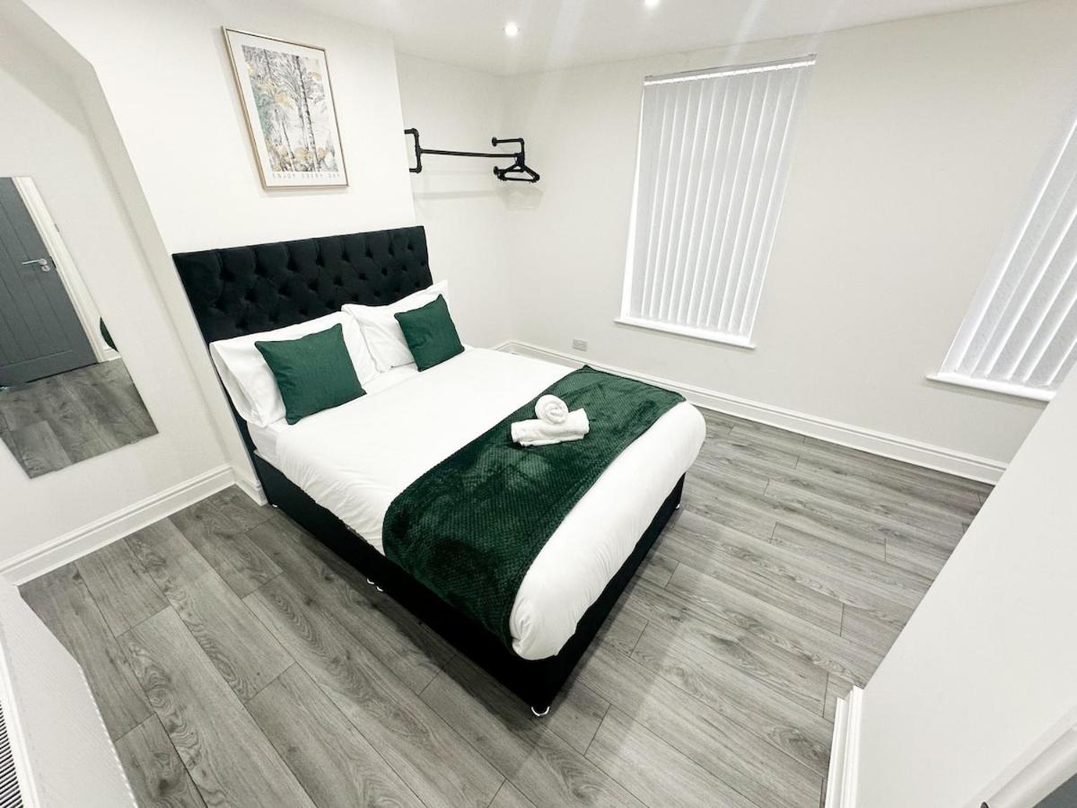 Contractors Dream, 4 Bedroom 2 Bathroom 利物浦 外观 照片